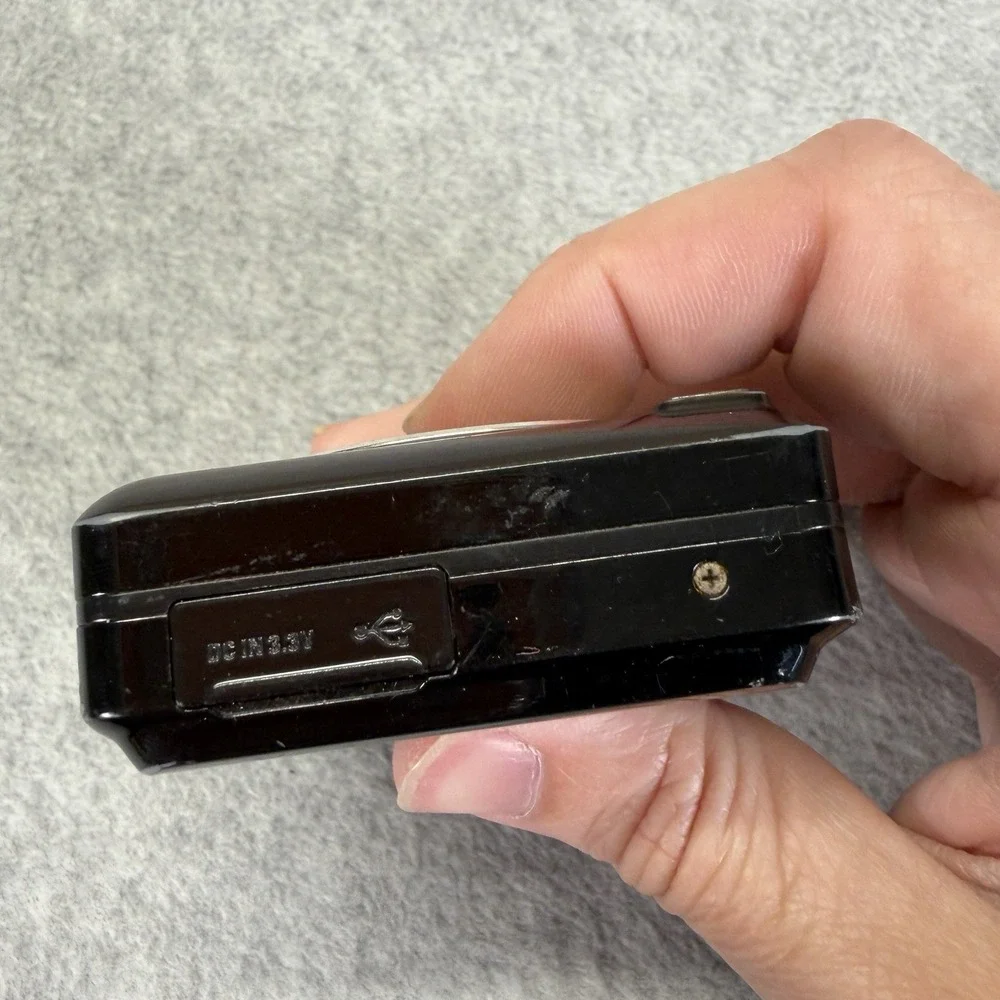 Samsung S1070 10.2MP Digital Camera For Parts Untested No Battery